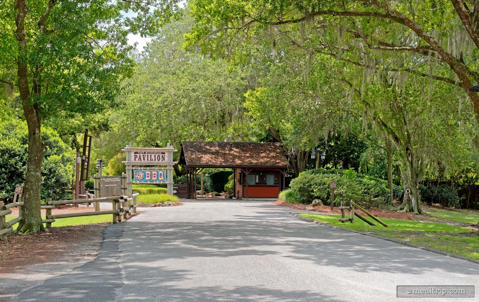 Mickey'S Backyard Bbq
 Gallery for Mickey s Backyard BBQ at Disney s Fort