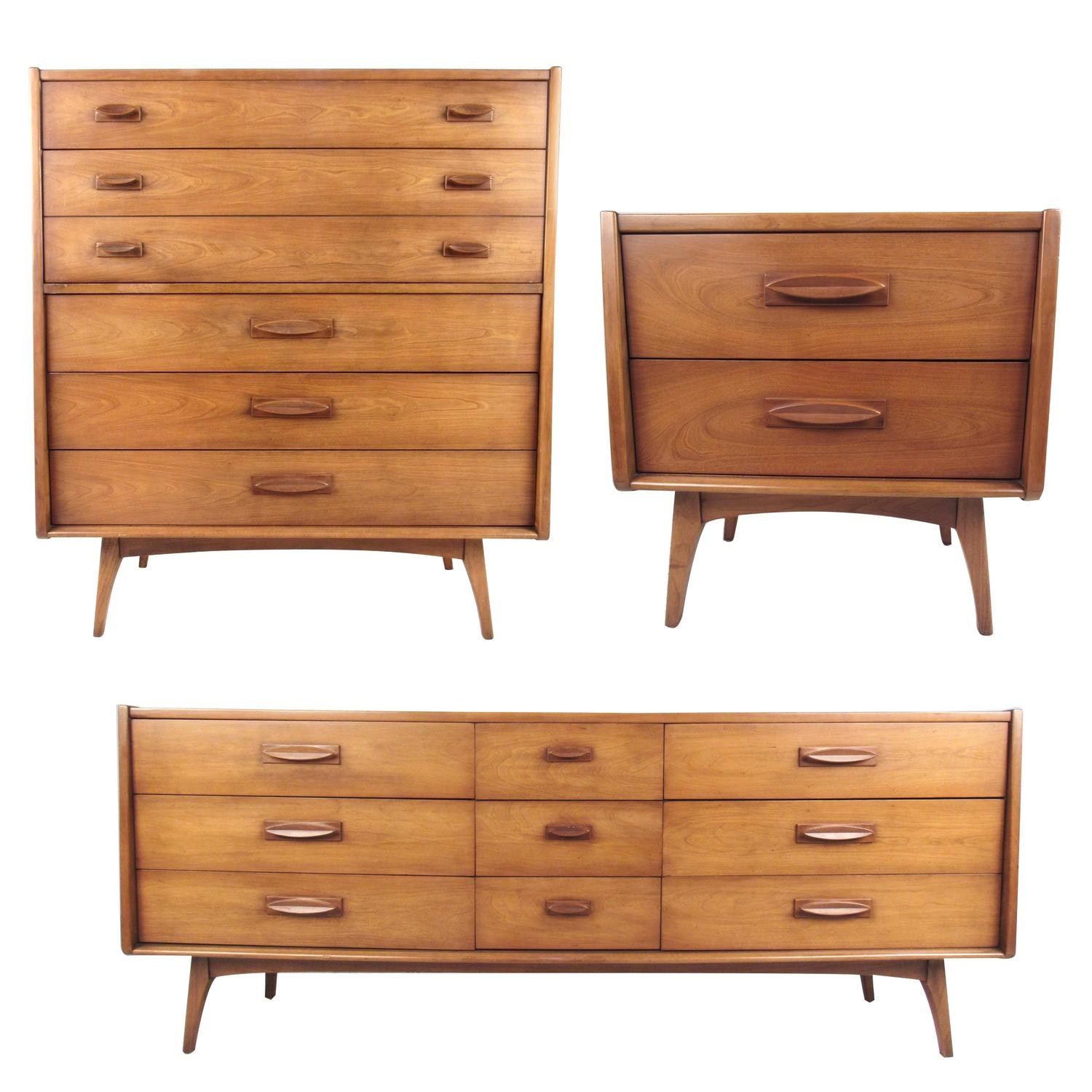 Mid Century Modern Bedroom Furniture
 Mid Century Modern Three Piece Bedroom Set For Sale at 1stdibs