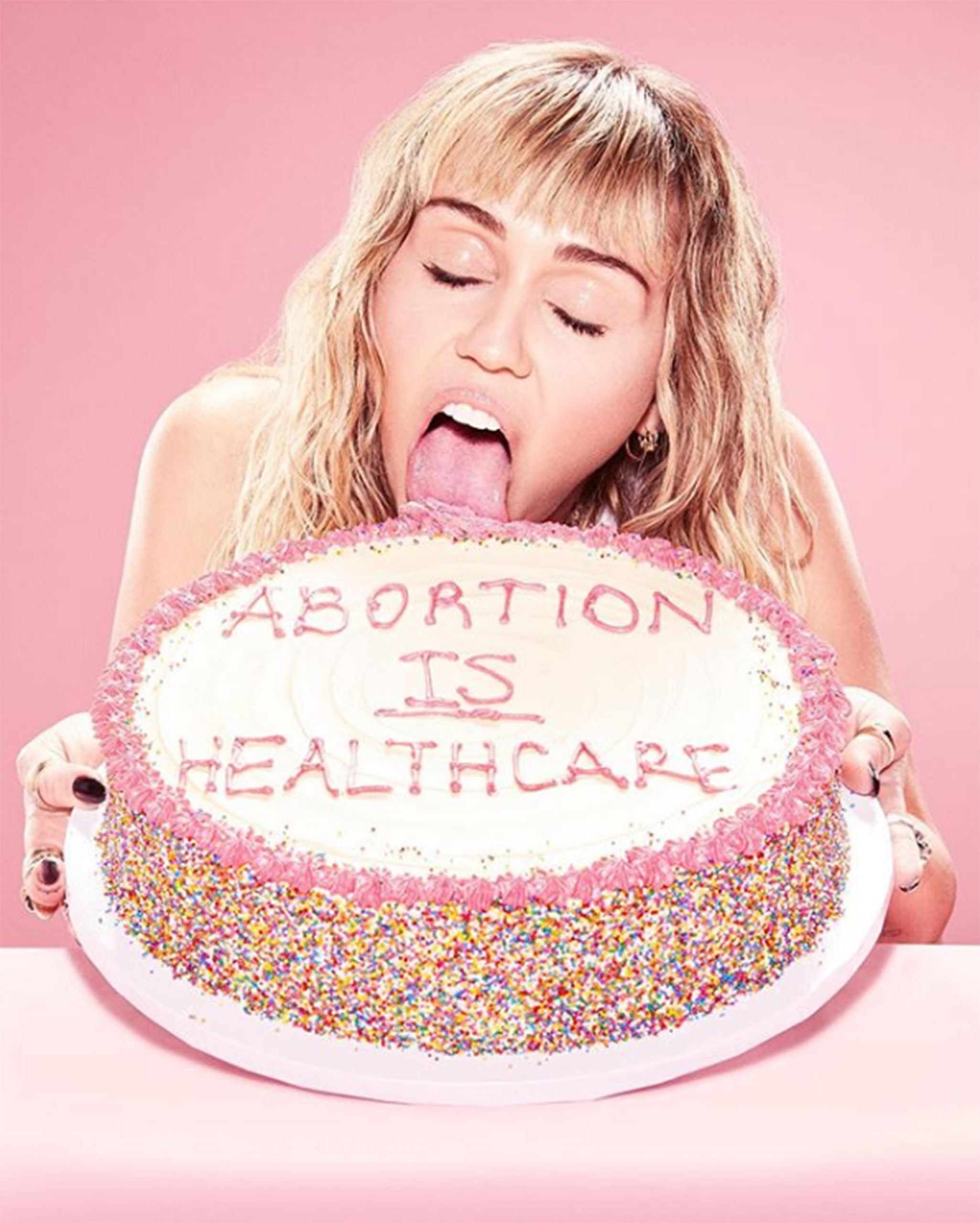 Miley Cyrus Birthday Cake
 Miley Cyrus Responds to Baker Over Planned Parenthood Cake