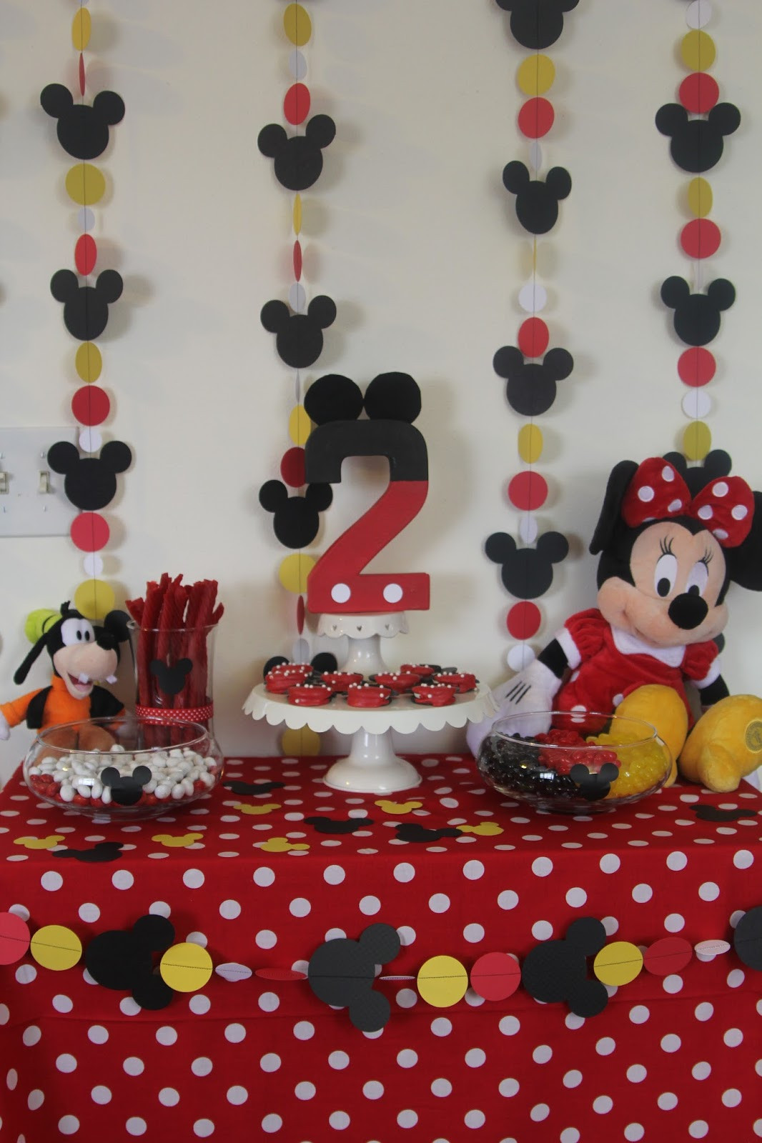 Minnie Mouse Birthday Decoration Ideas
 Decorating the Dorchester Way Simple Red Minnie Mouse