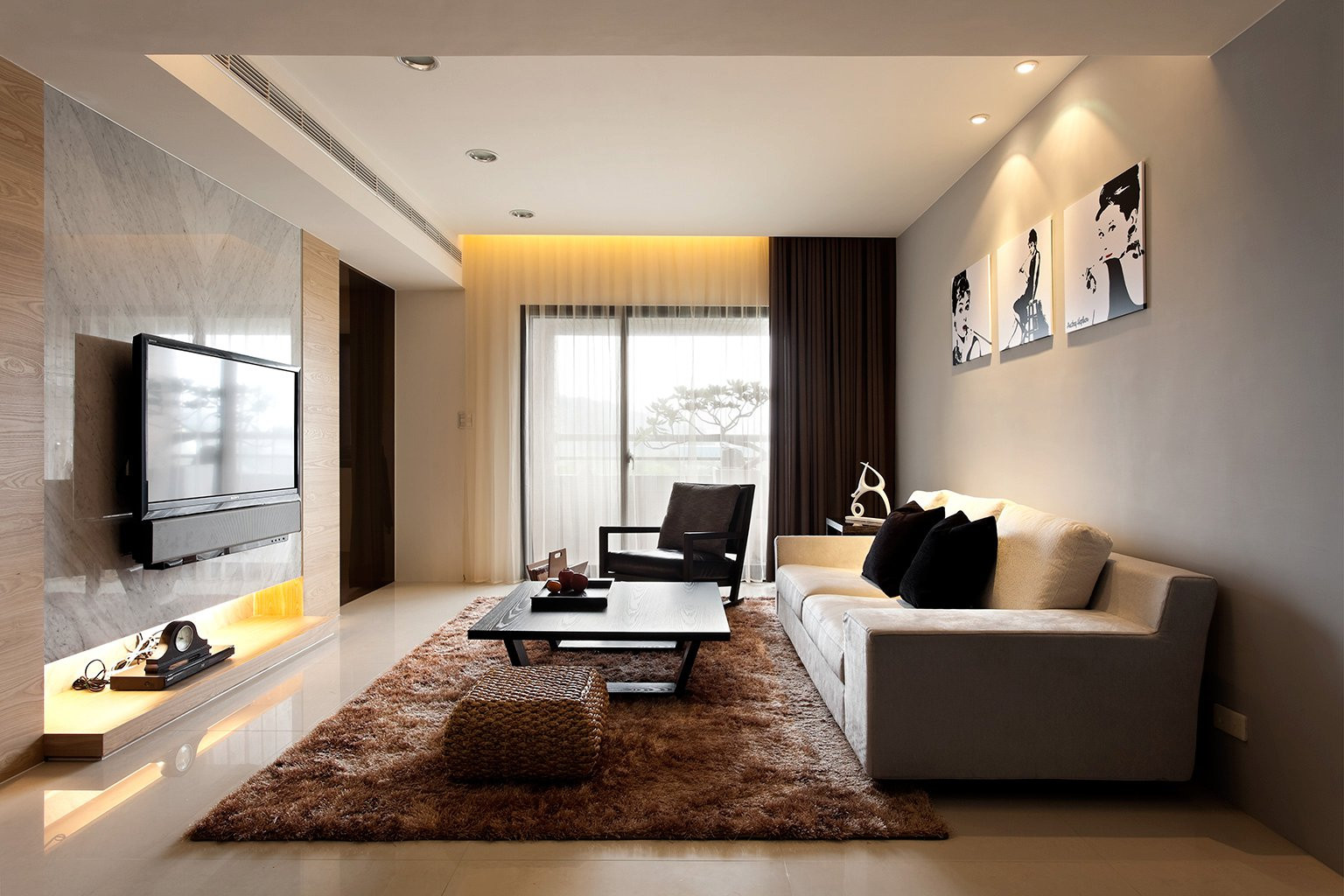 Modern Contemporary Living Room
 Modern Minimalist Decor with a Homey Flow
