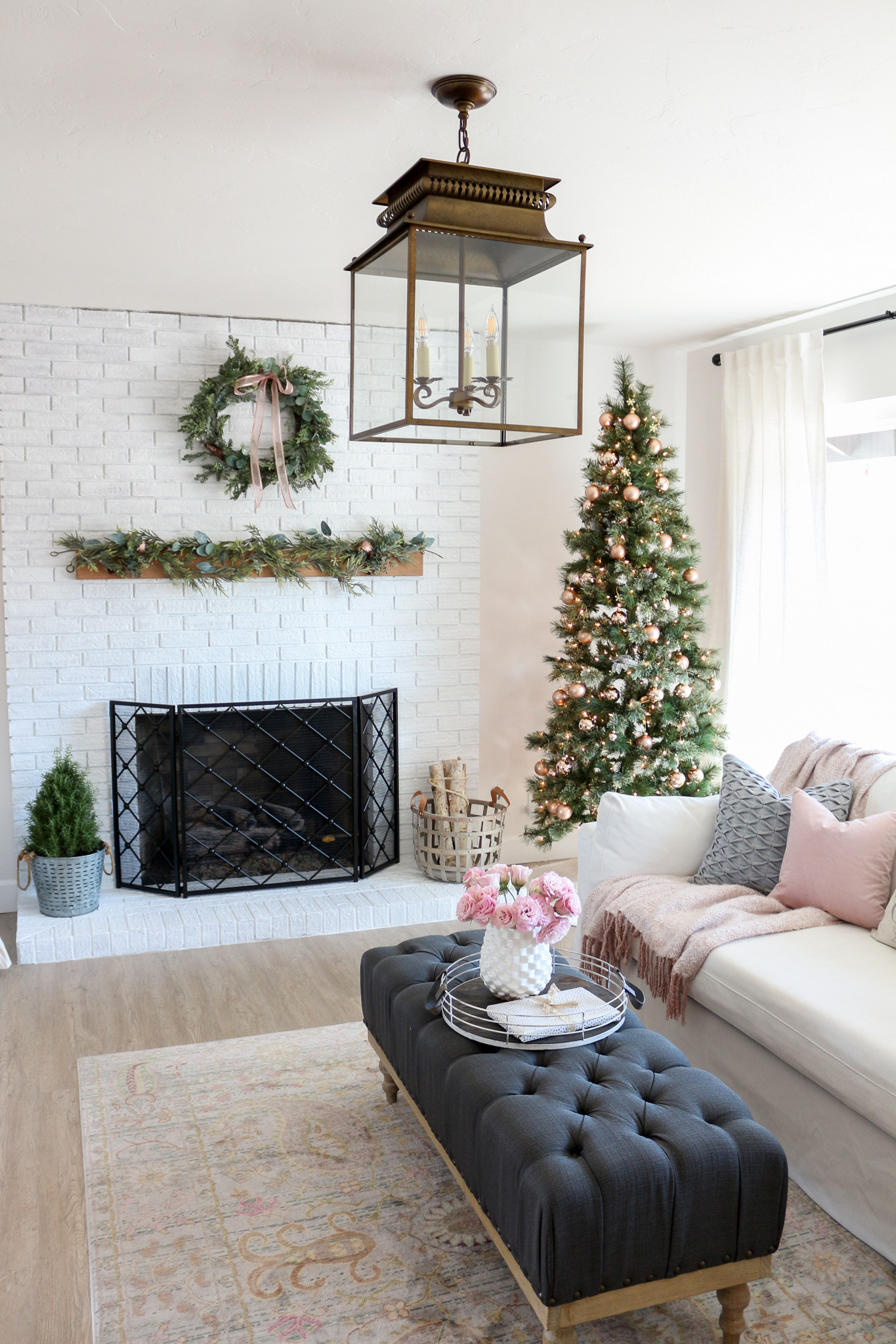 Modern Farmhouse Living Room
 Modern Farmhouse Style Living Room Holiday Tour