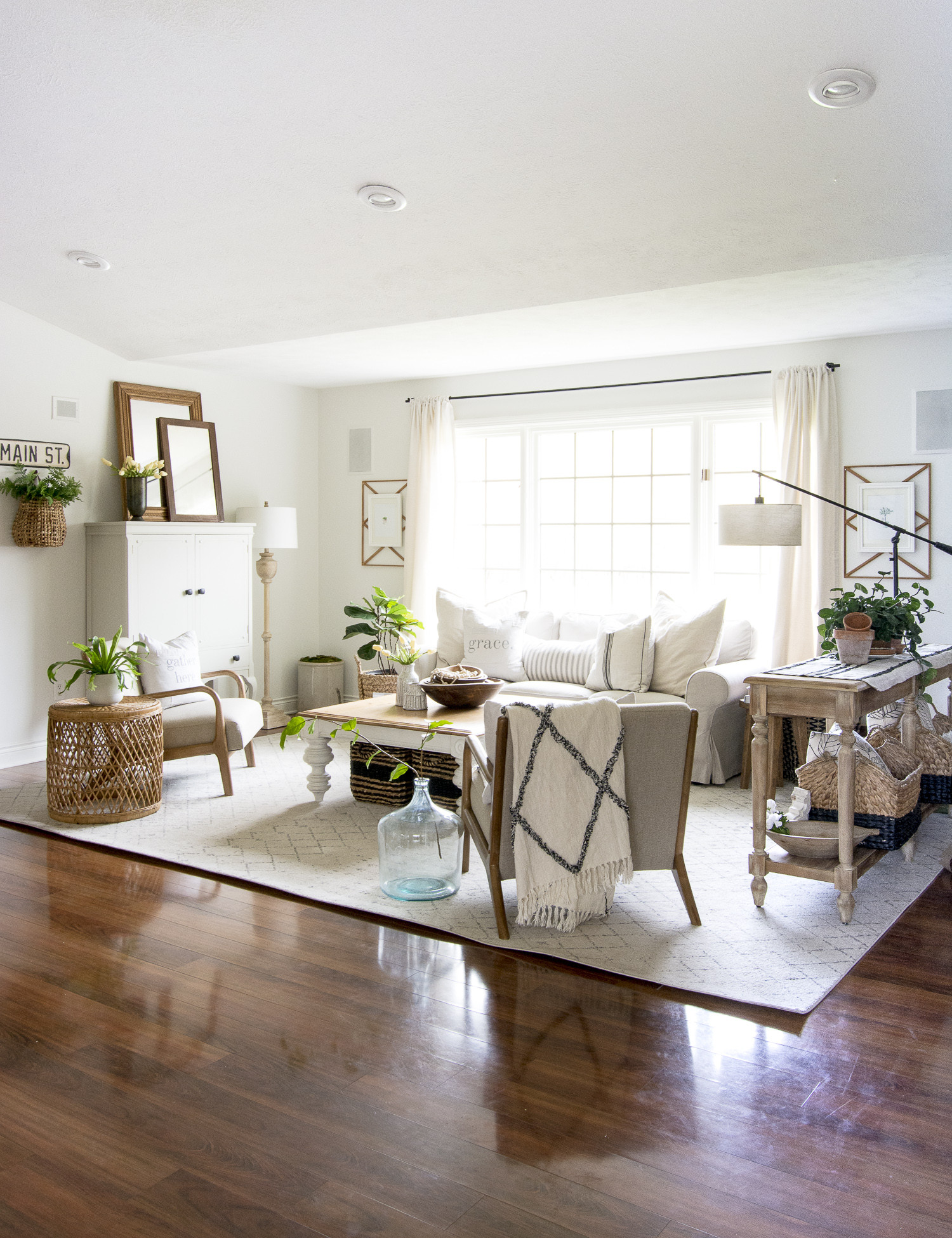 Modern Farmhouse Living Room
 How to Get the Modern Farmhouse Living Room Look