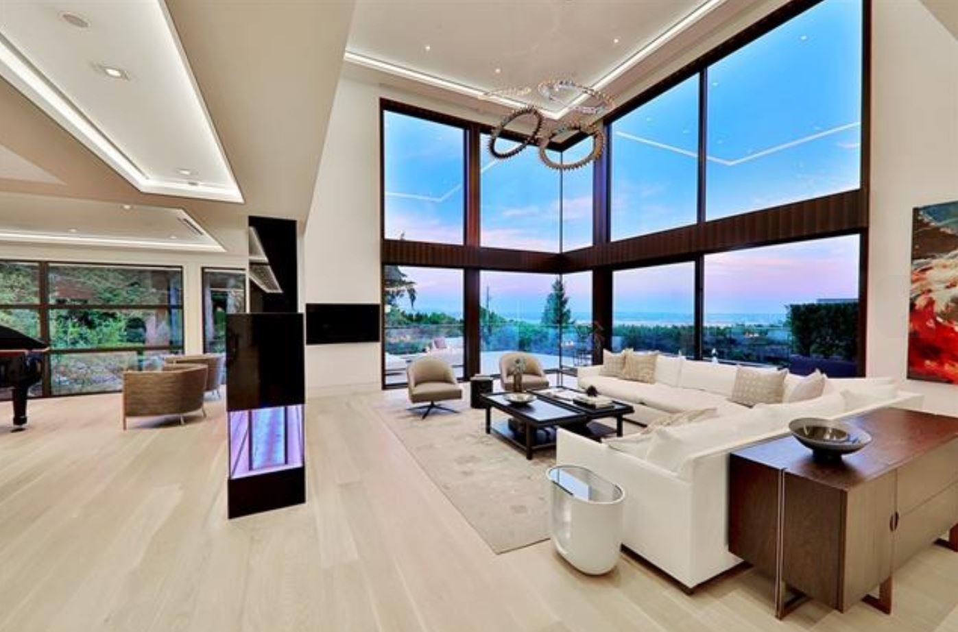 Modern Mansion Living Room
 Check out this spectacular contemporary mansion listed at