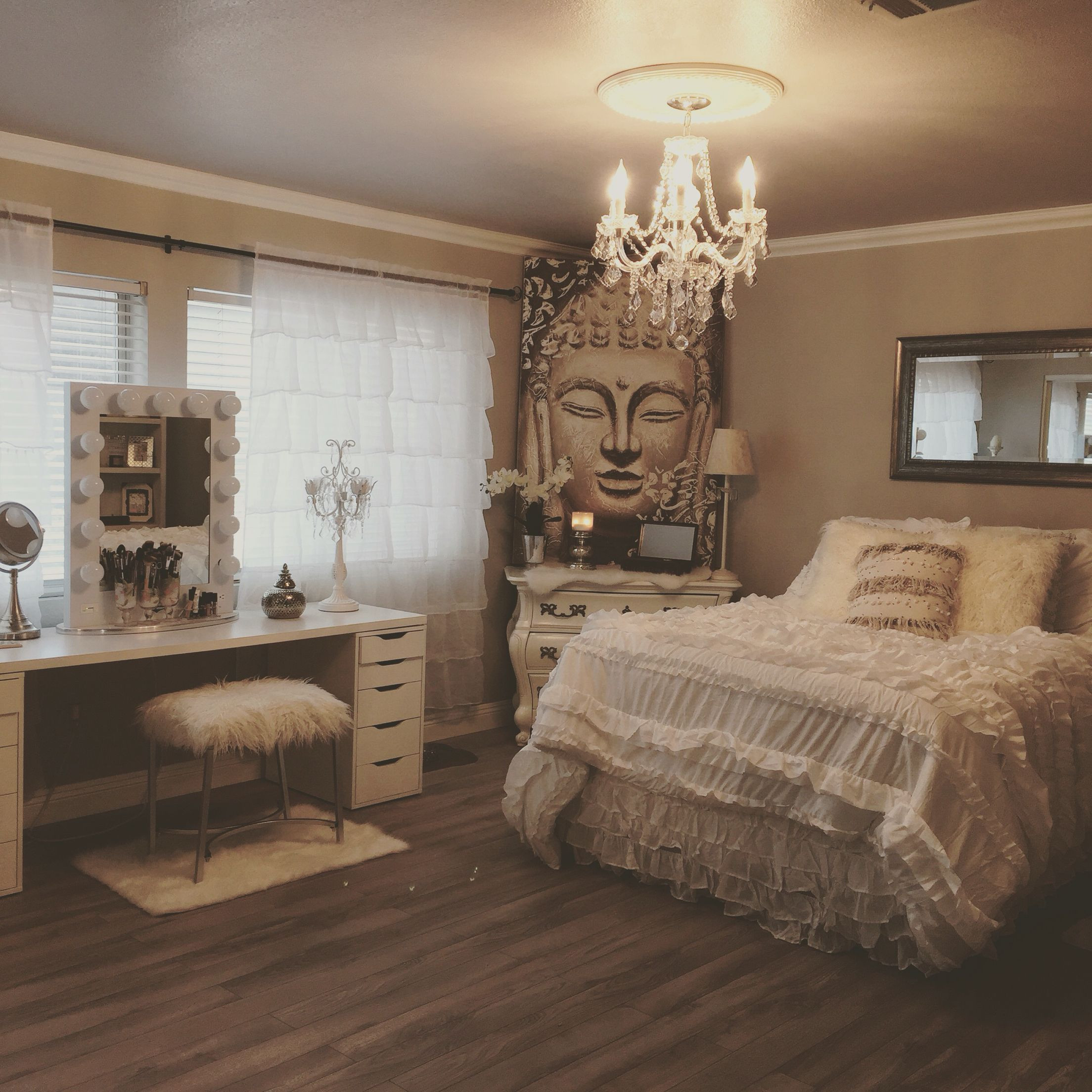 Modern Shabby Chic Bedrooms
 Shabby chic meets Zen glam