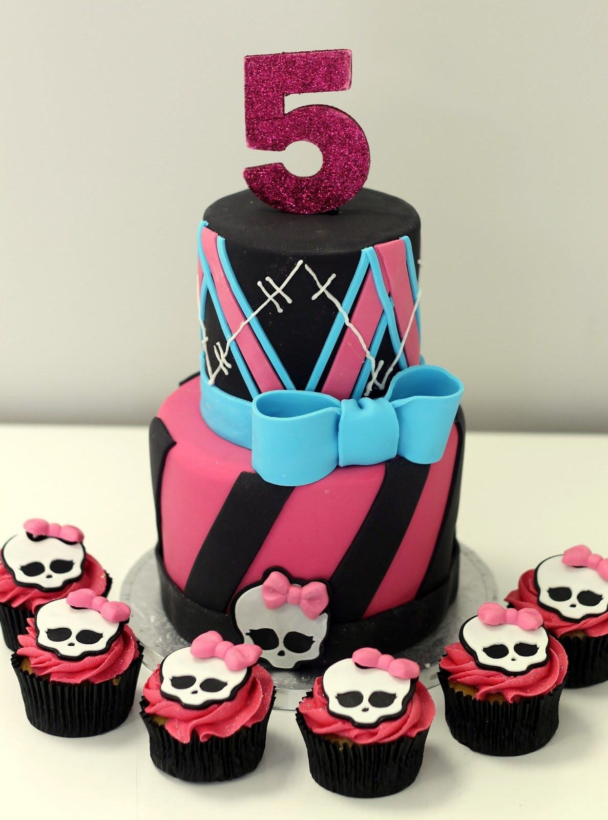 Monster High Birthday Cake Walmart
 Sweet Bites Cakes WE LOVE MONSTER HIGH