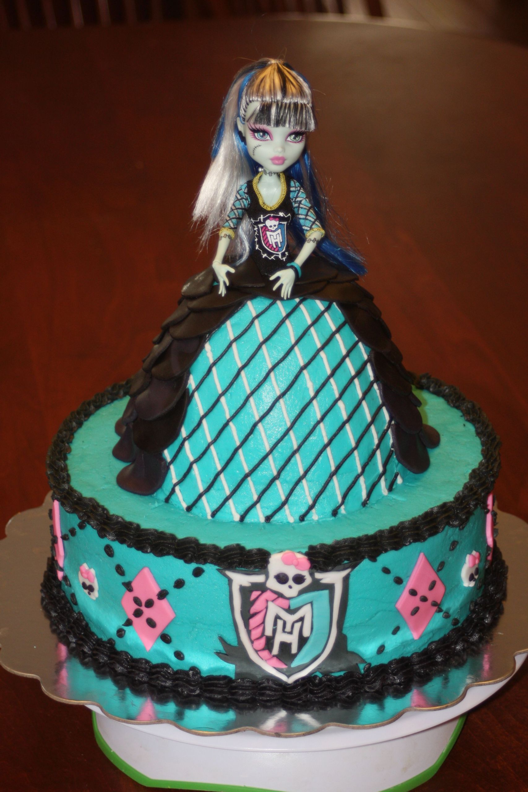 Monster High Birthday Cakes
 Monster high doll cake