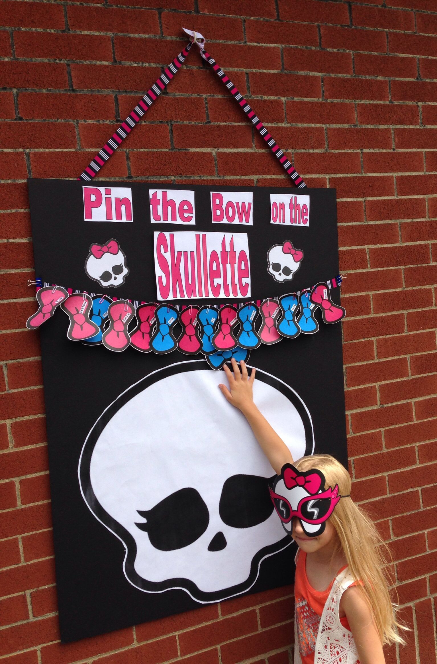 Monster High Birthday Party Games
 Pin the Bow on the Skullette game for Monster High Party