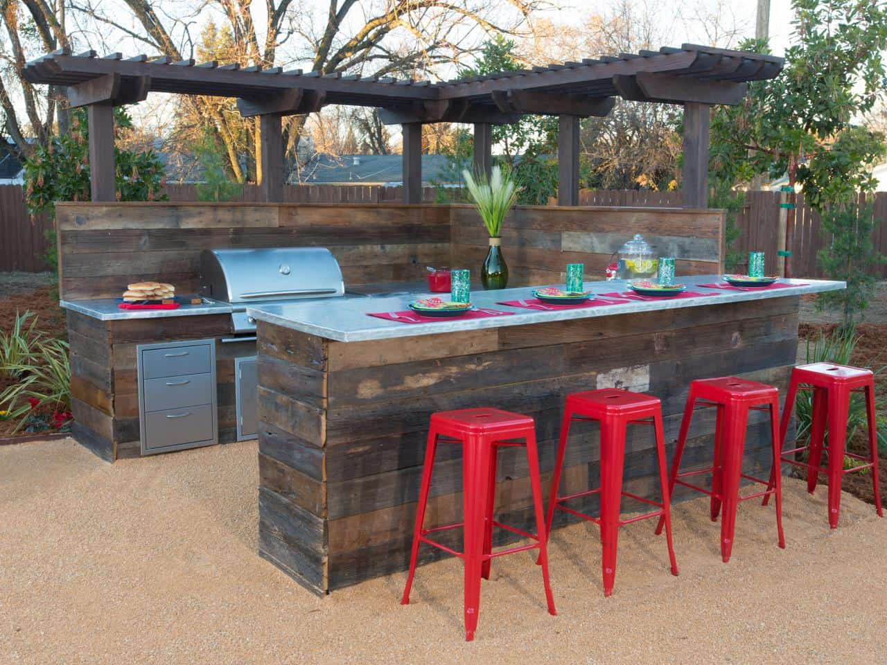 Murdoch'S Backyard Pub
 20 Modern Outdoor Bar Ideas To Entertain With