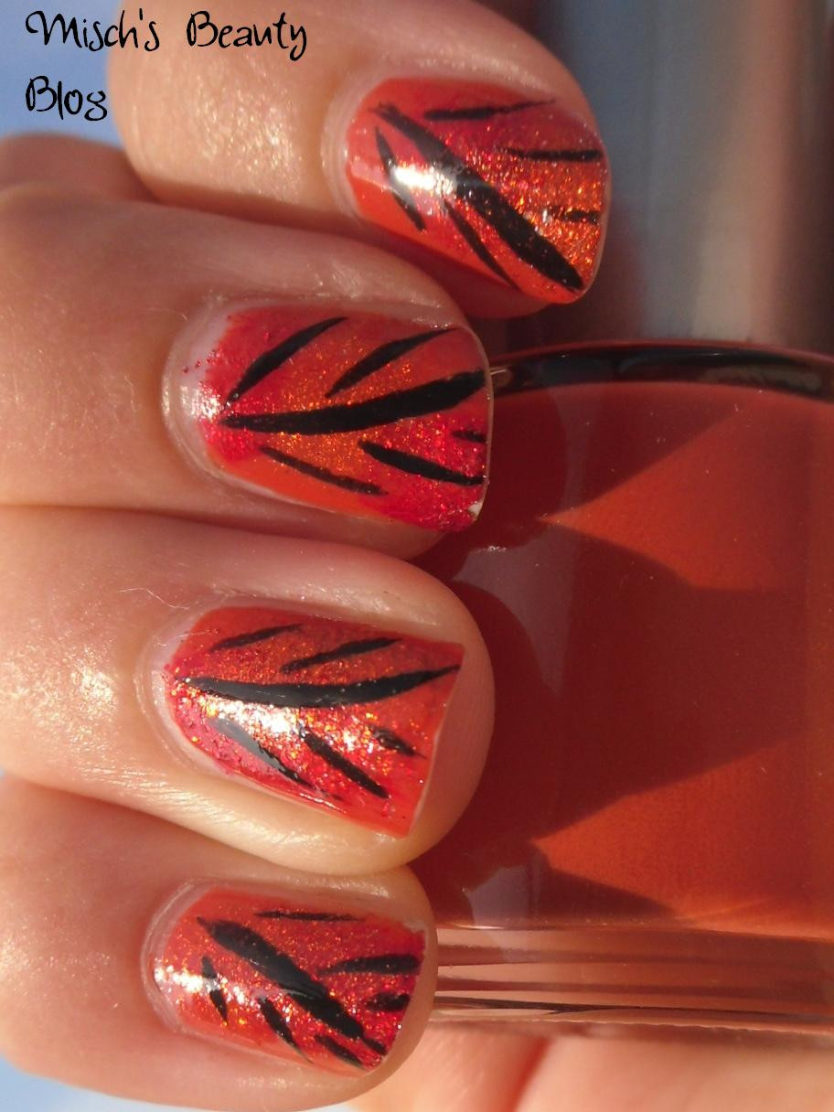 Nail Colors For September
 Misch s Beauty Blog NOTD September 29th Fall Leaf Nail Art