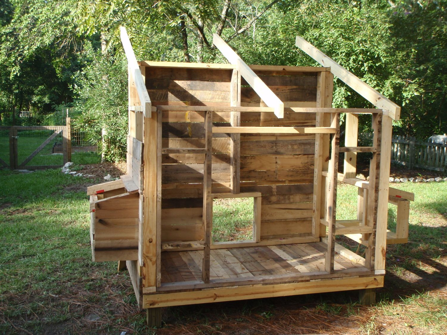 Nc Backyard Coops
 Aberdeen NC Elementary Hoop Coop