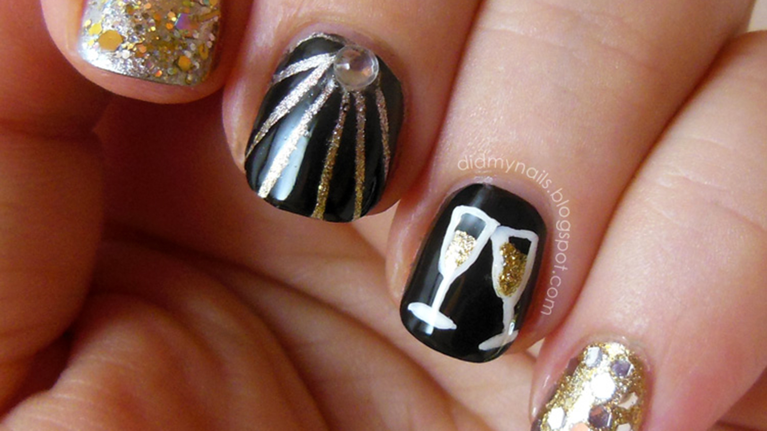 New Years Nail Design Ideas
 New Year s Eve nail art ideas as pretty as your party