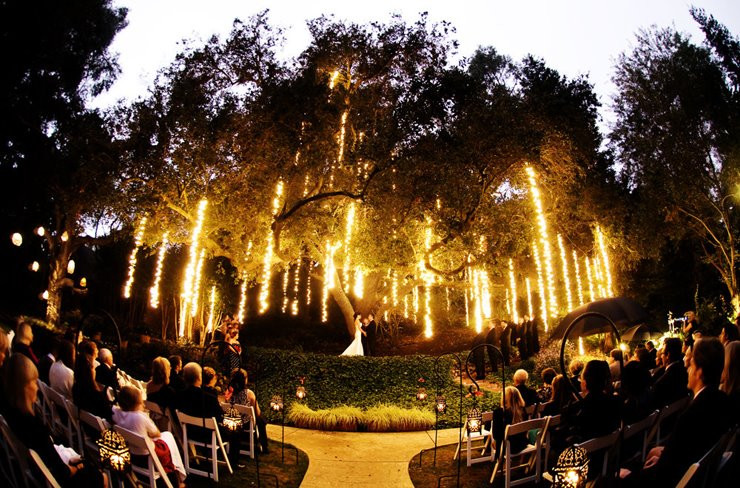 Night Wedding Themes
 Yhis may be insane but a wedding at night time Like