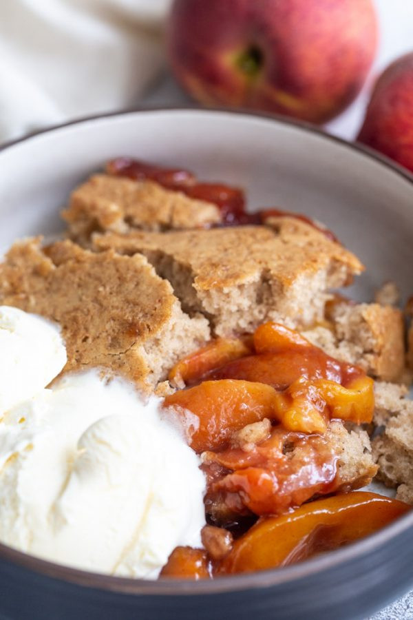 Old Fashioned Southern Peach Cobbler
 Old Fashioned Peach Cobbler