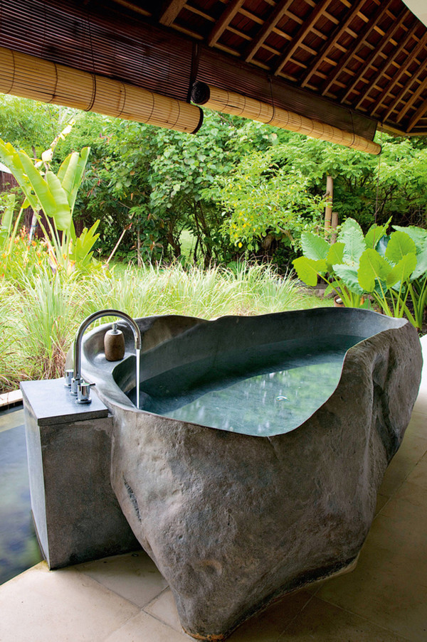 Outdoor Bathtub DIY
 Top 10 Fancy Natural Outdoor Bathrooms – Beauty Backyard