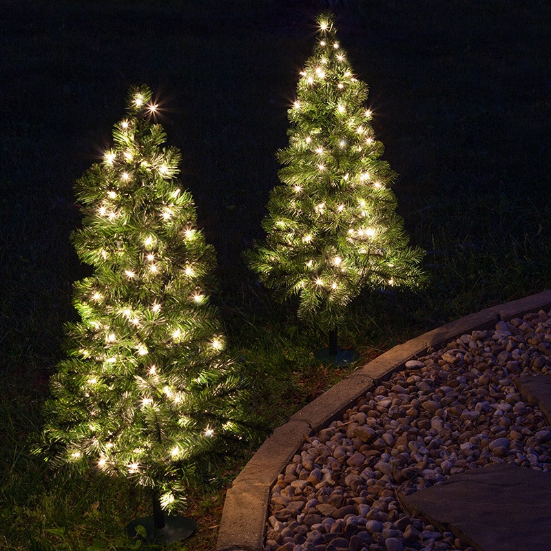 Outdoor Christmas Tree With Lights
 15 Magical Christmas Lights Outdoor Ideas 2019 UK London