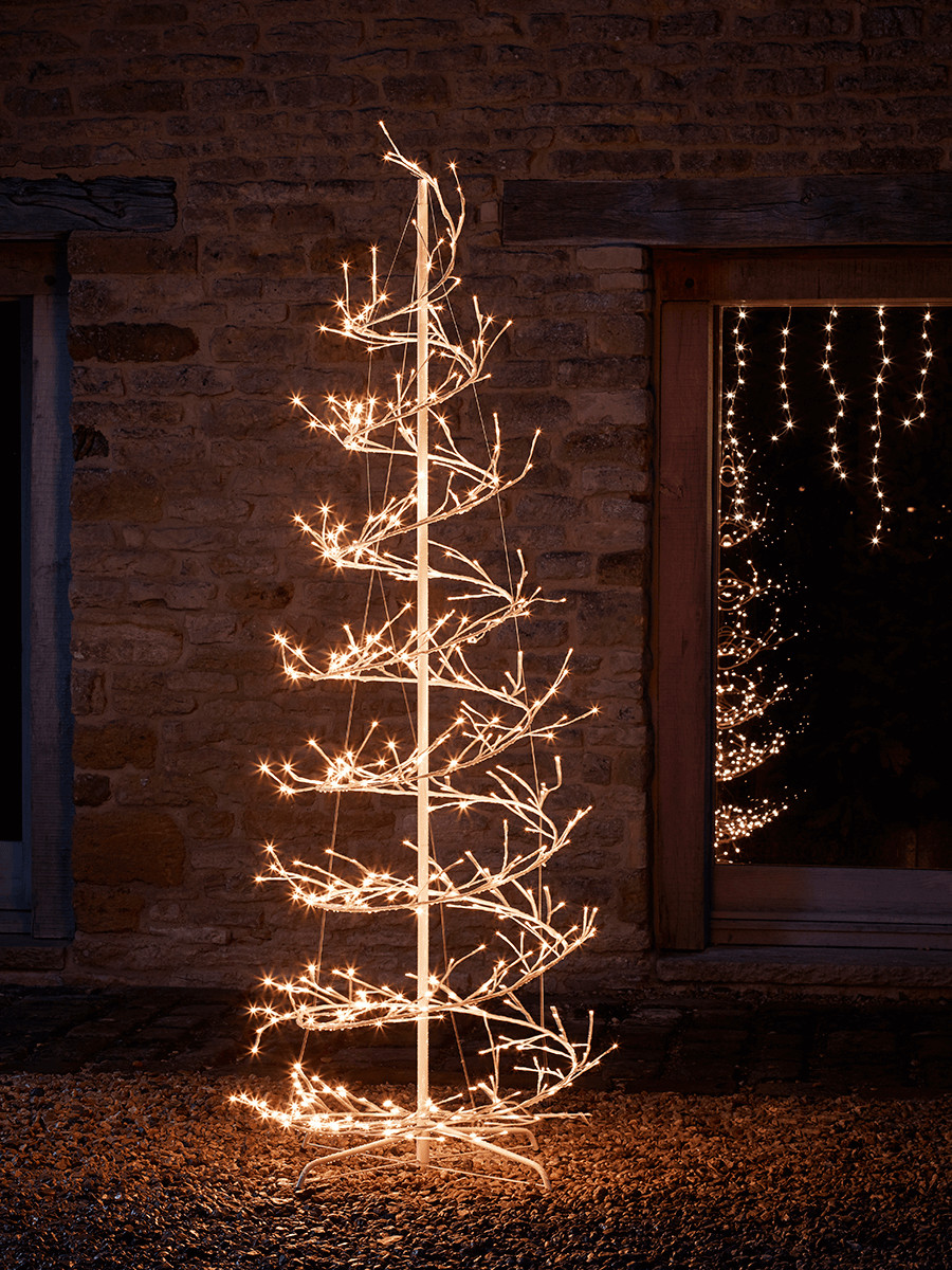 Outdoor Christmas Tree With Lights
 Festive inspiration and ideas for styling a cosy Christmas