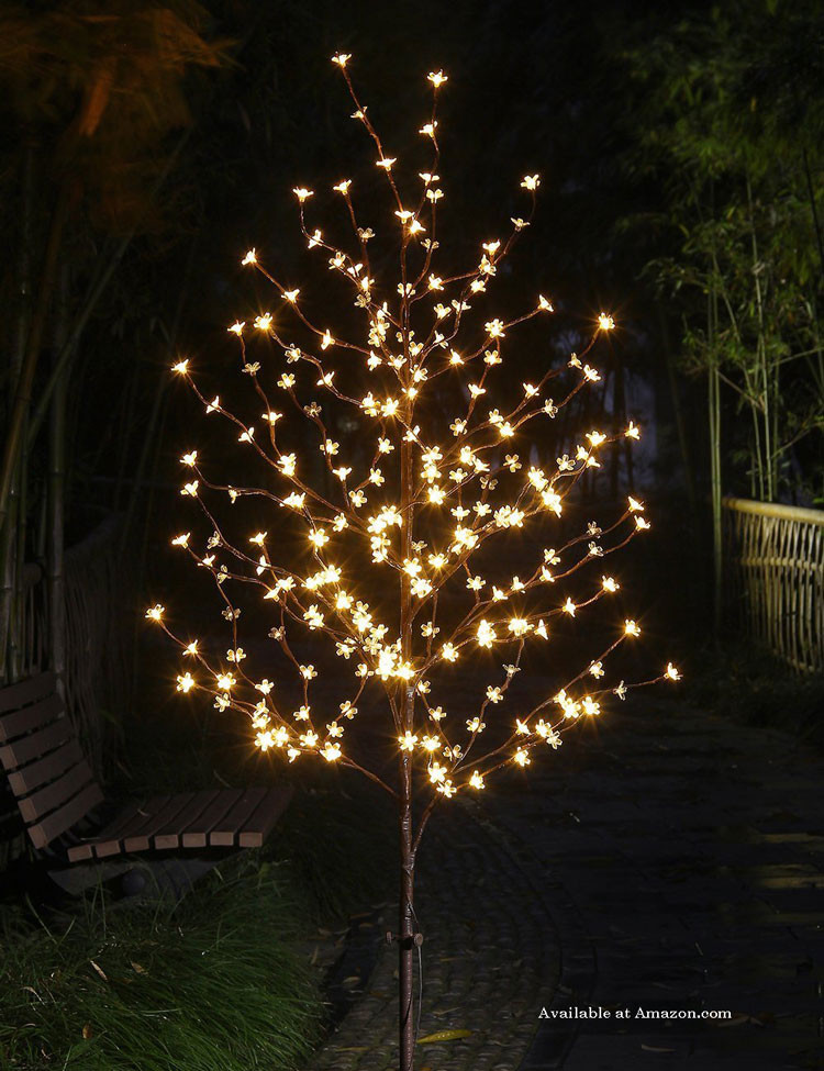 Outdoor Christmas Tree With Lights
 Lighted Outdoor Christmas Decorations and Ideas