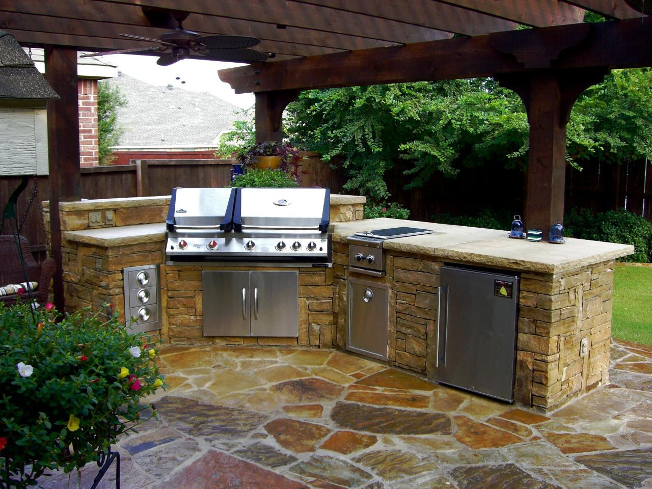 Outdoor Kitchen Designs DIY
 These DIY Outdoor Kitchen Plans Turn Your Backyard Into