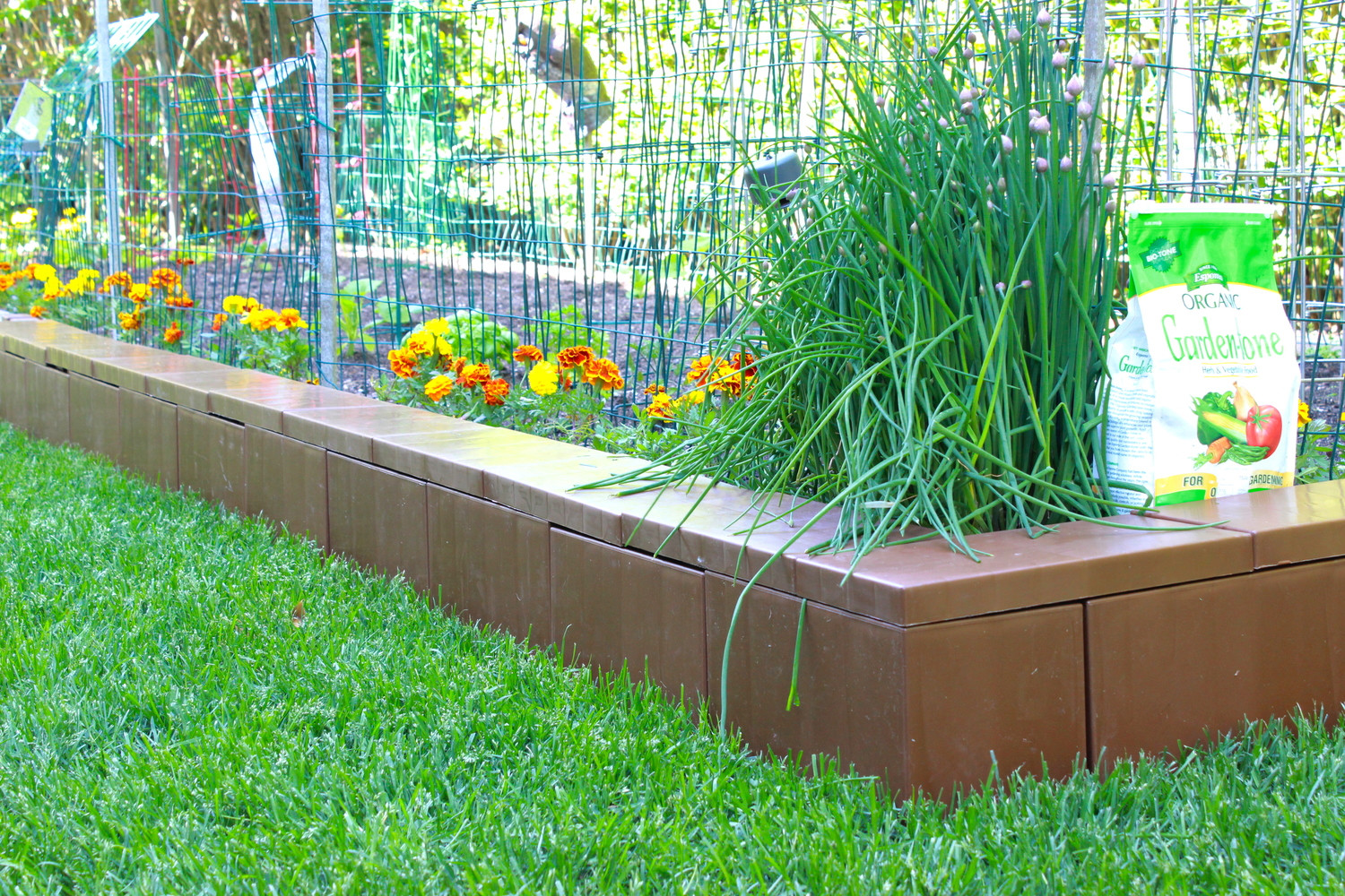 Outdoor Landscape Borders
 Garden Edging & Borders – EverBlock Systems