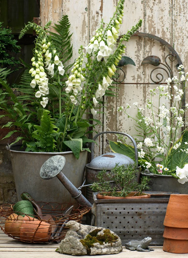 Outdoor Landscape Decor
 Vintage Garden Decor That You Can Easily Make By Yourself