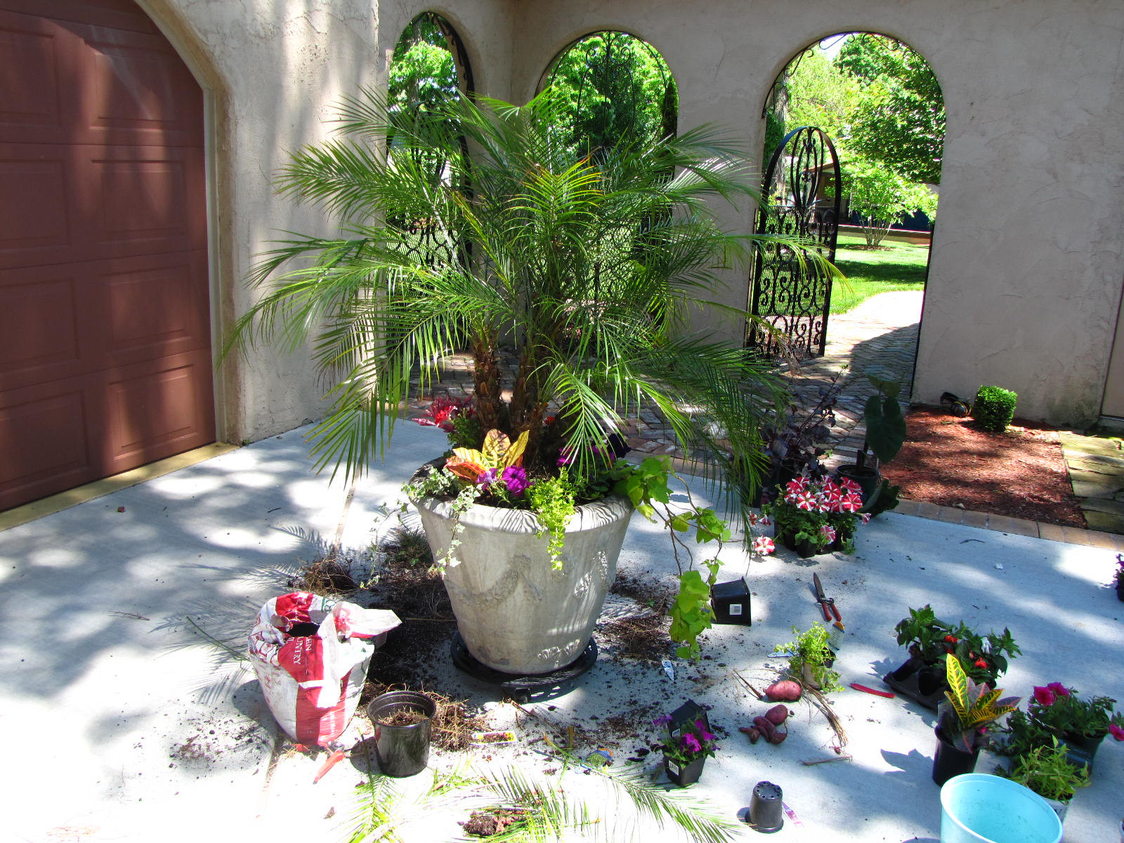 Outdoor Landscape Pots
 Garden & Patio Planters
