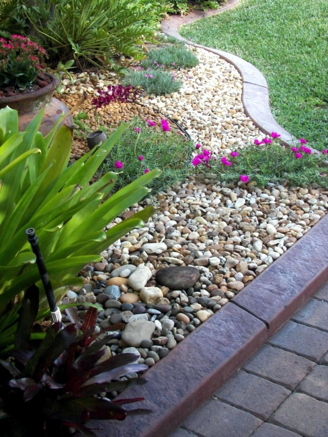 Outdoor Landscape With Stones
 Landscaping with stone – 21 ideas for garden decorations
