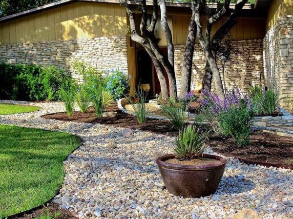 Outdoor Landscape With Stones
 Landscaping with gravel and stones – 25 garden ideas for