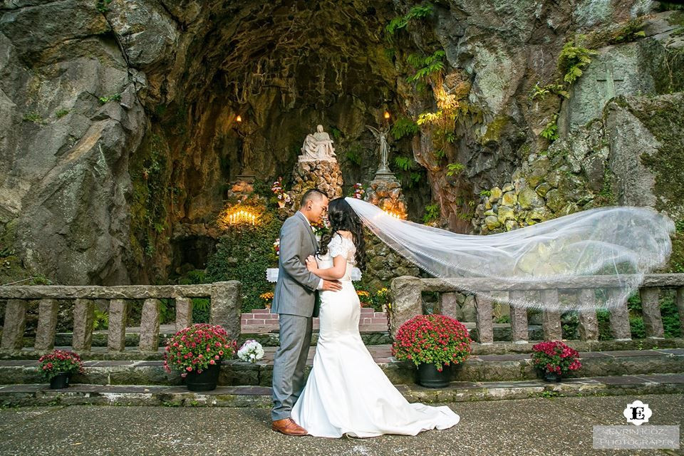 Outdoor Wedding Venues Oregon
 Wedding at The Grotto Portland Oregon