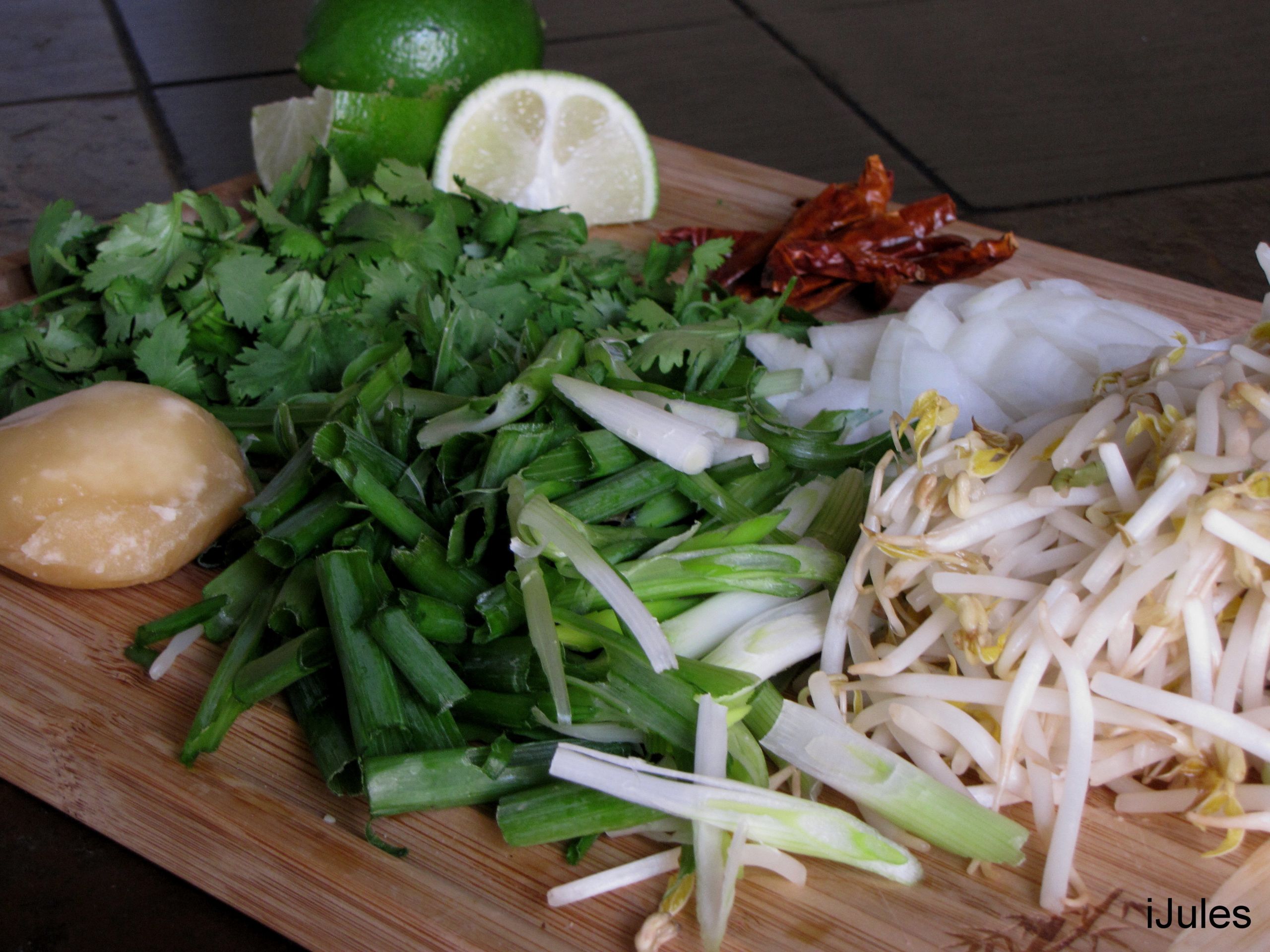 Pad Thai Pronunciation
 Pad Thai With Shrimp Kung Sod