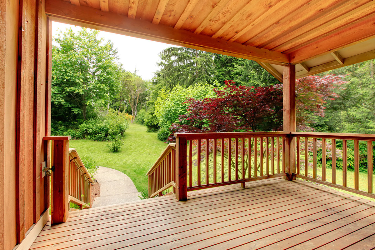 Paint Wooden Deck
 Best Deck Paint for Restore Your Old Wood Deck Buungi