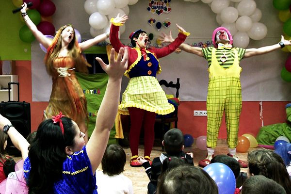 Party Entertainment For Children
 Children s party entertainers AEIOU kids entertainment