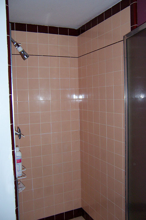 Peach Tile Bathroom
 Marsha saves her peach tile bathroom with help from B&W