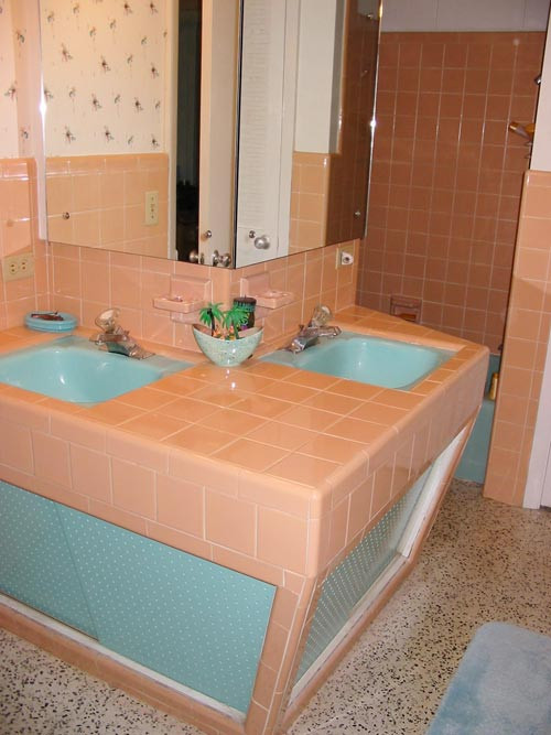 Peach Tile Bathroom
 Terrific bathroom tile ideas from 12 reader bathrooms