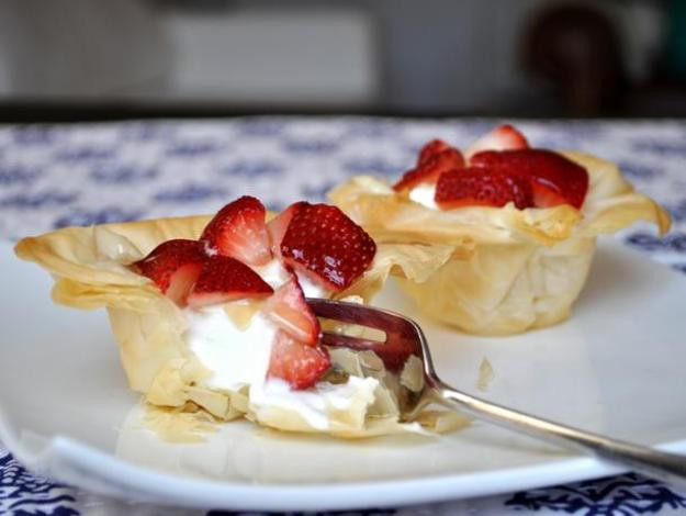 Phyllo Dough Desserts Recipes
 Greek Yogurt and Strawberry Phyllo Cups Recipe