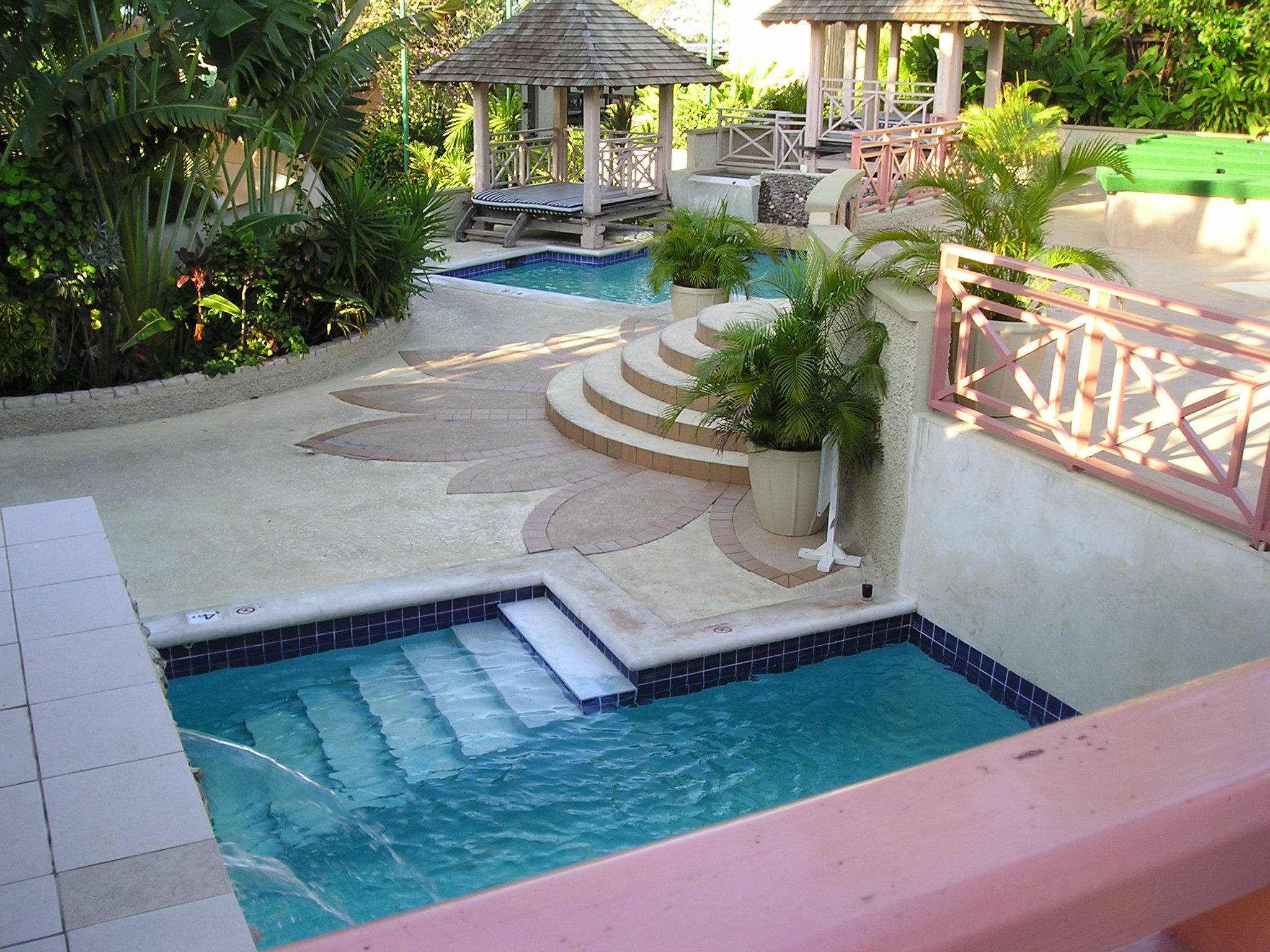 Pool In Small Backyard
 Small Swimming Pools You May Have in a Narrowed Residence