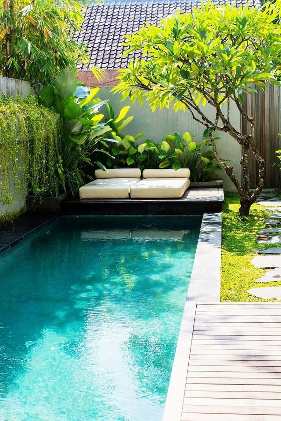 Pools For Small Backyard
 Awesome Small Pool Design for Home Backyard 40 Hoommy