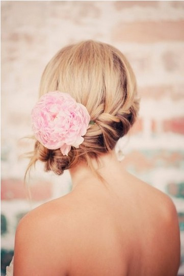 Pretty Hairstyles For A Wedding
 5 Fantastic Beach Wedding Hairstyles with Flower