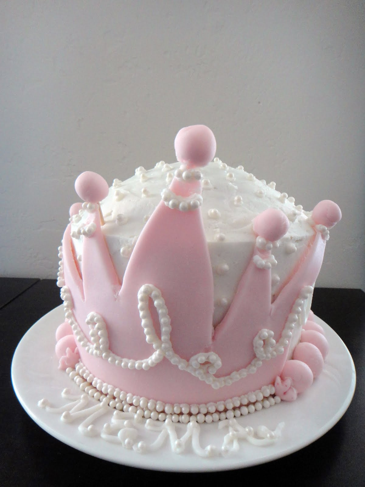 Queen Birthday Cake
 Worth Pinning A Cake Fit for a Queen