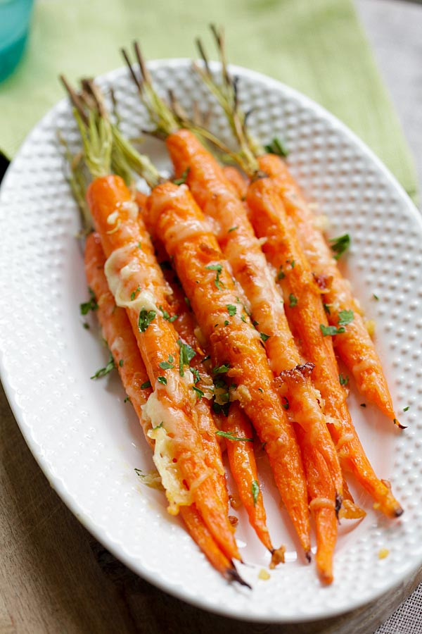 Recipes For Baby Carrots Side Dish
 Garlic Parmesan Roasted Carrots with Carrot Top Rasa