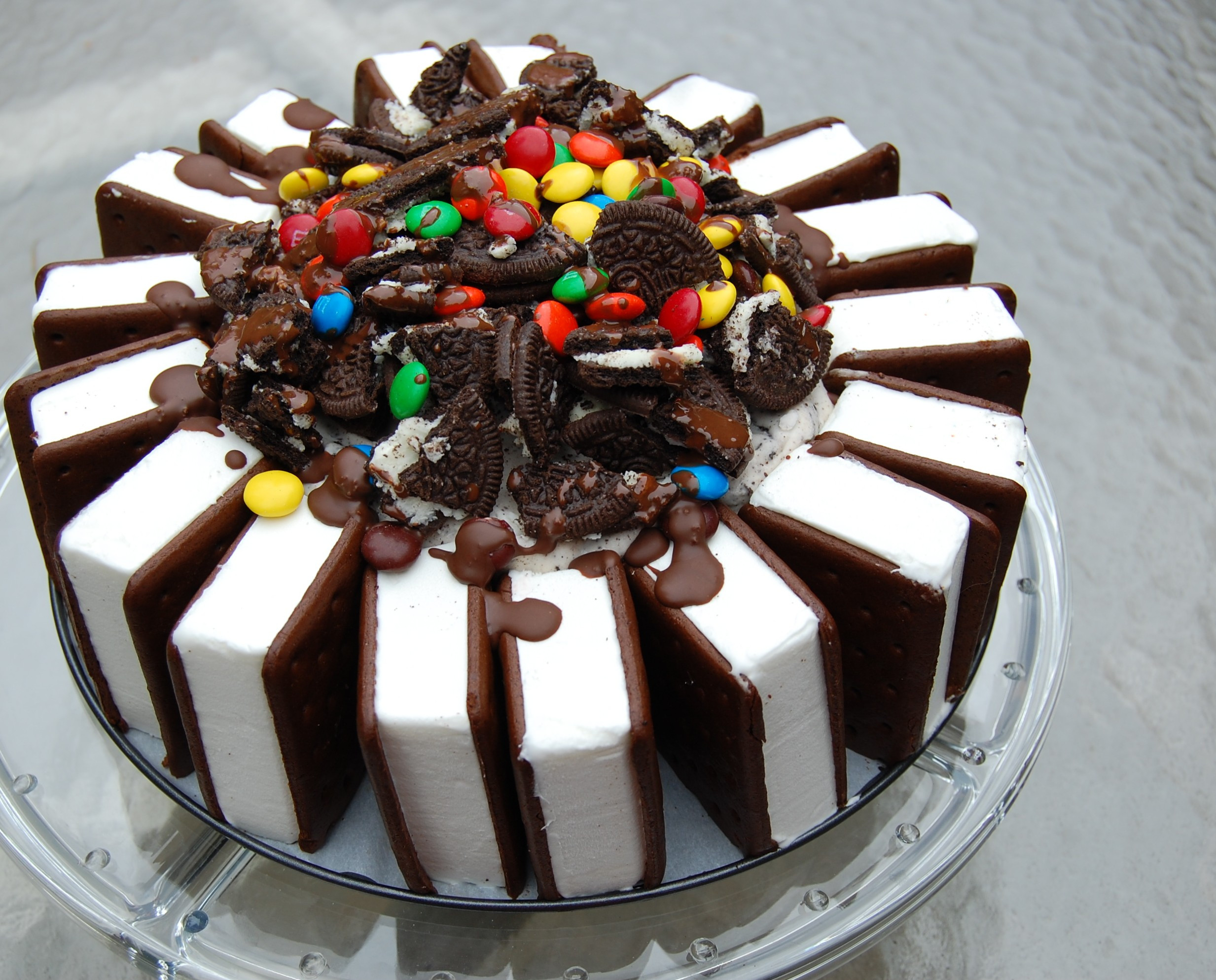 Recipes For Ice Cream Sandwich Cake
 ice cream sandwich dessert with oreos