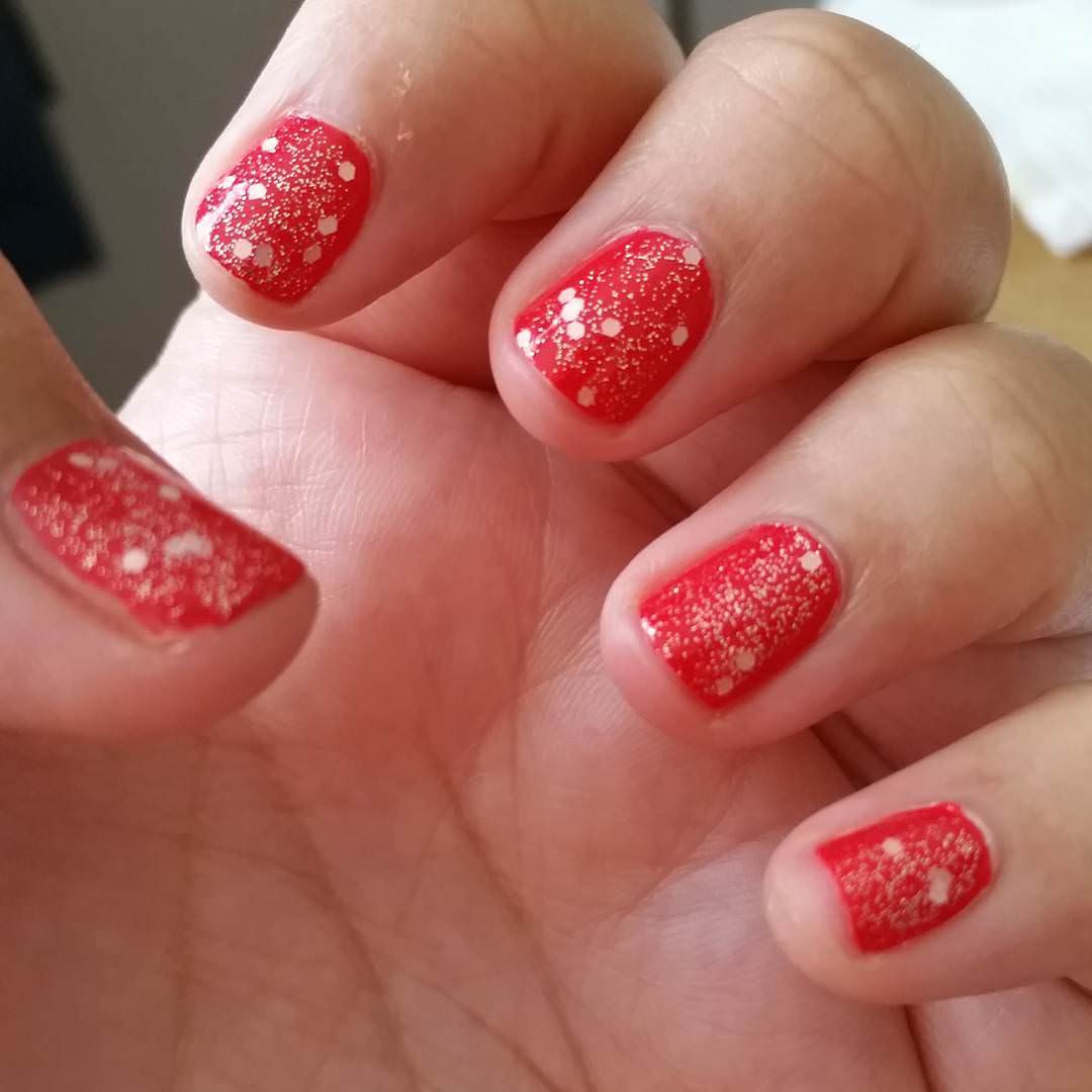 Red And Gold Glitter Nails
 Pretty Red Nail Designs