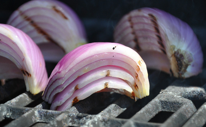 Red Onion Grill
 Green Bean Salad with Grilled Red ions