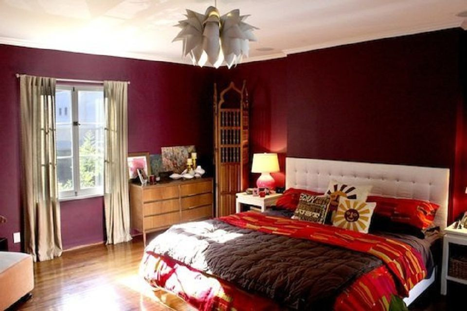 Red Walls Bedroom
 Decorating Ideas for Dark Colored Bedroom Walls
