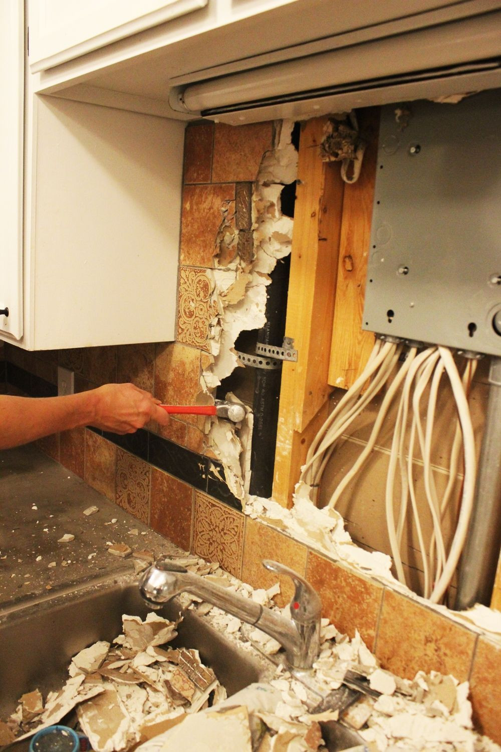 Removing Kitchen Backsplash
 How to Remove a Kitchen Tile Backsplash