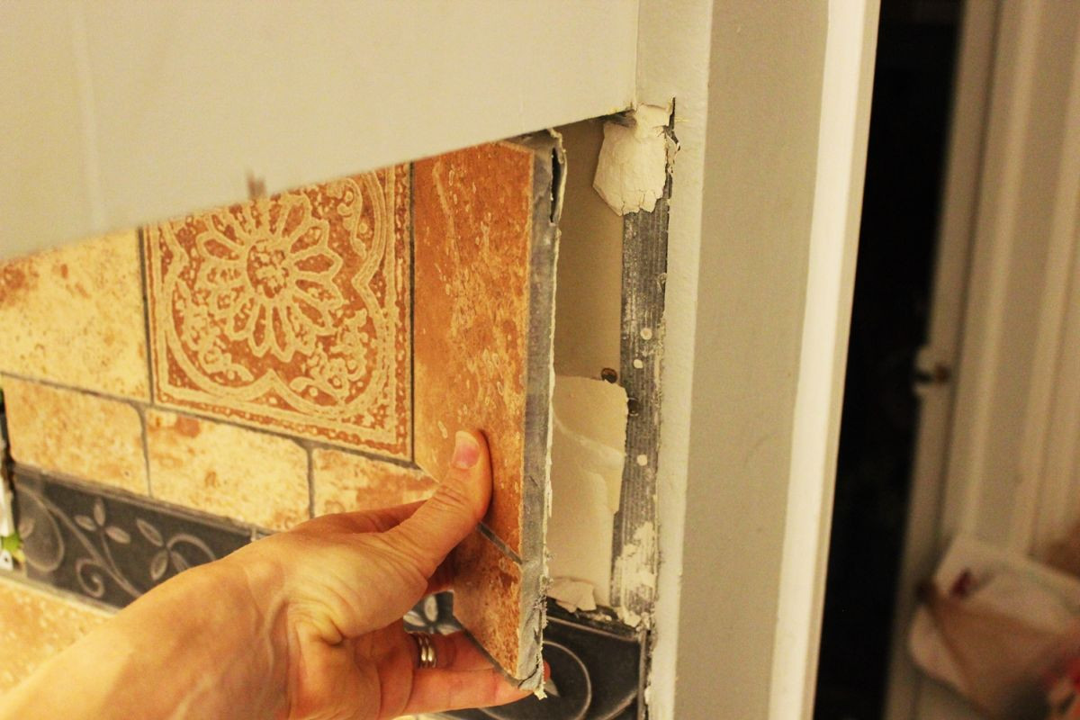 Removing Tiles From Kitchen Wall
 How to Remove a Kitchen Tile Backsplash