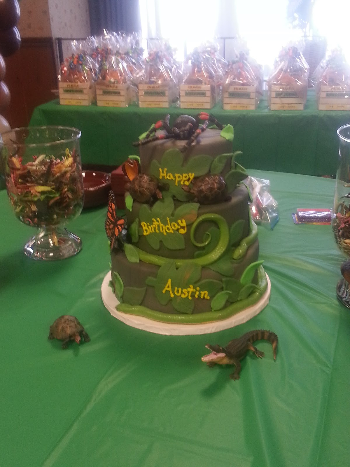 Reptile Birthday Party
 Balloon Blast Snakes on a Cake