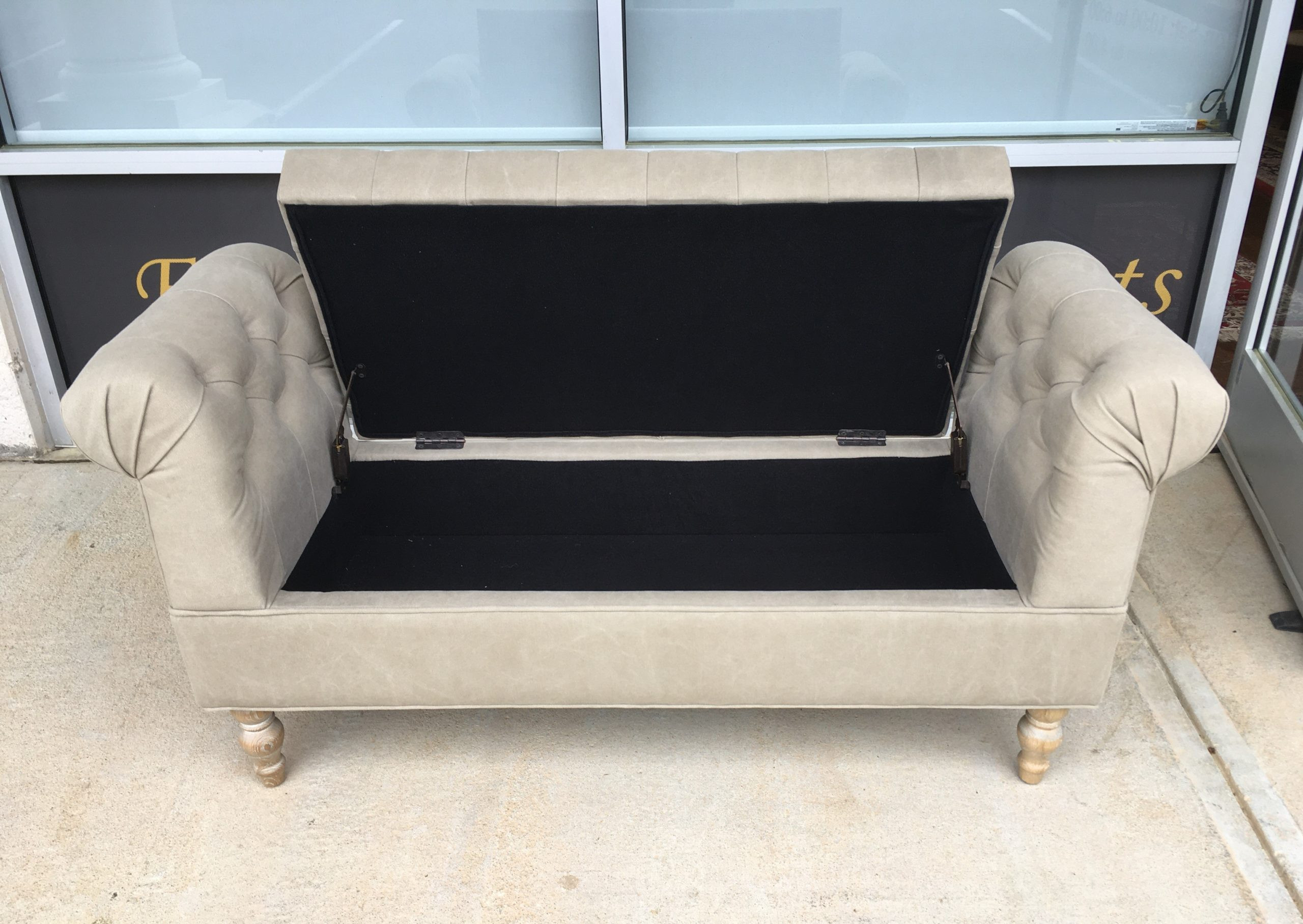 Roll Arm Storage Bench
 NEW Tufted Roll Arm Storage Bench