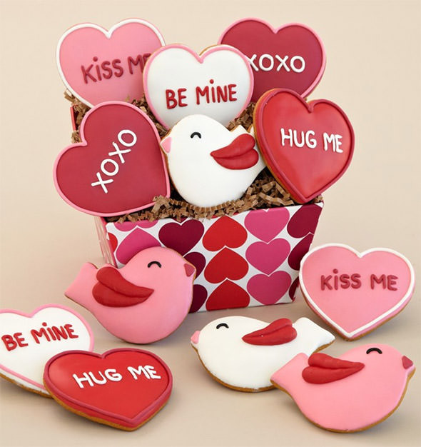 Romantic Valentines Gift Ideas
 FREE 25 Valentine’s Day Gifts for your Girlfriend