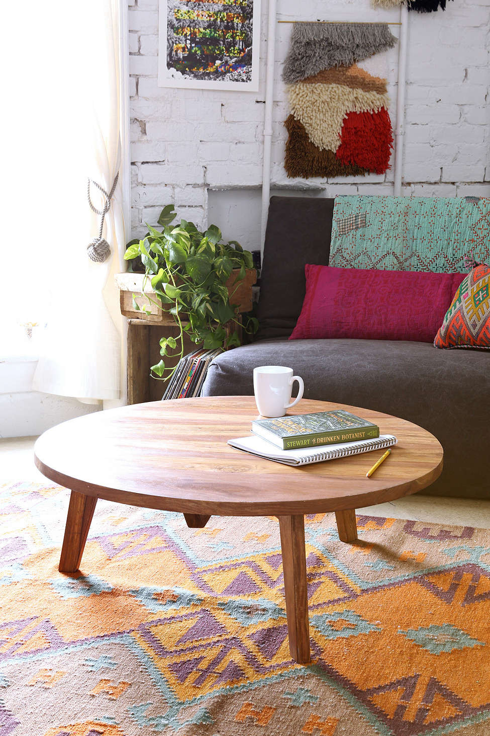 Round Living Room Table
 Round Coffee Table Decor Ideas The Beauty of Your Living